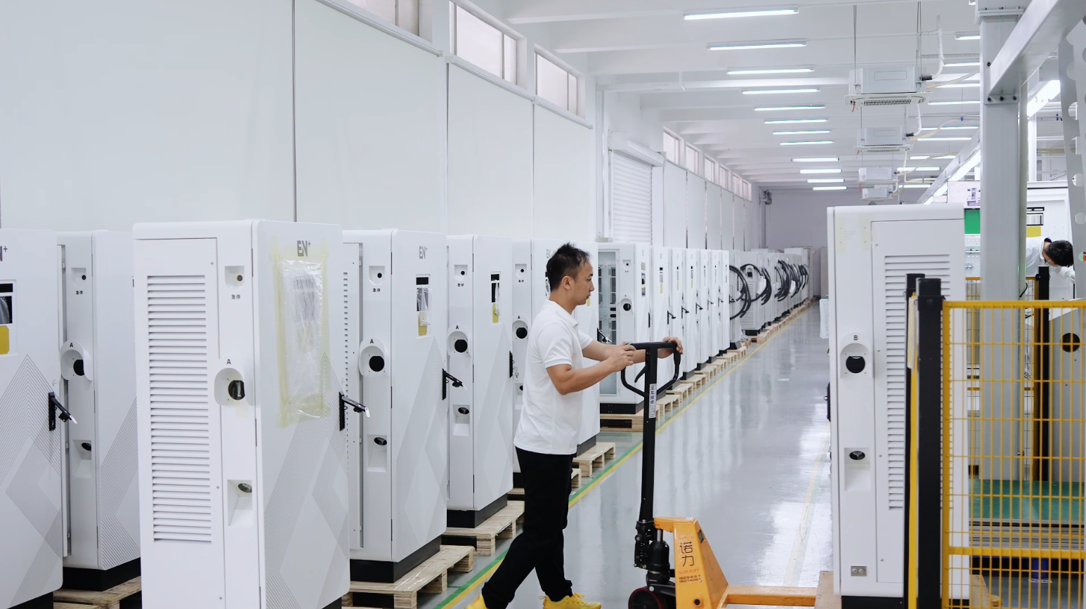 DC charger intelligent assembly line